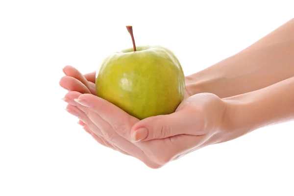 Färskt grönt äpple i händer — Stockfoto