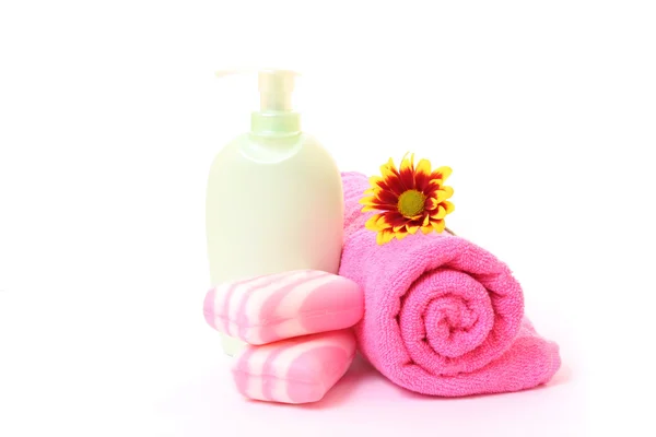 Jabón, flor y toalla en blanco — Foto de Stock