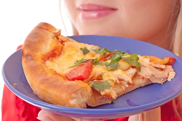 Junge glückliche Frau beim Pizza essen, isoliert auf weiß — Stockfoto