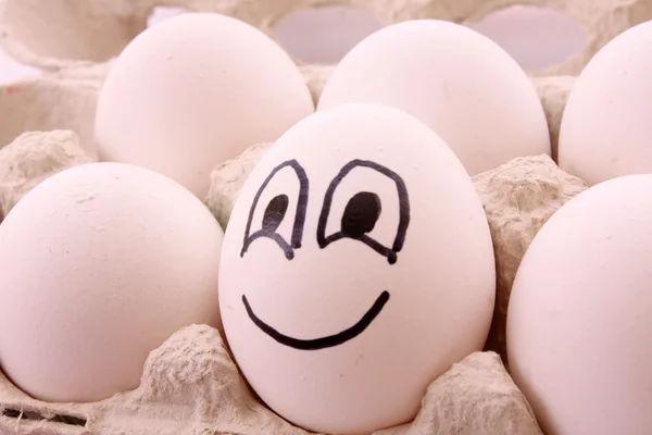 Huevo diferente con sonrisa —  Fotos de Stock