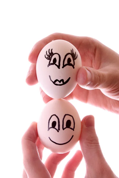 Два яйца в руках изолированы на белом — стоковое фото