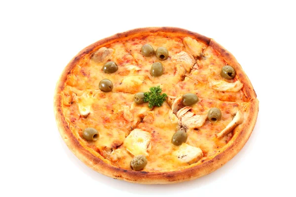 Beyaz üzerine zeytin ile lezzetli pizza — Stok fotoğraf