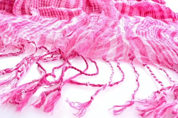 Bufanda rosa sobre fondo blanco —  Fotos de Stock