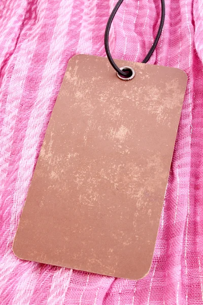 Etiqueta sobre fondo textil rosa —  Fotos de Stock