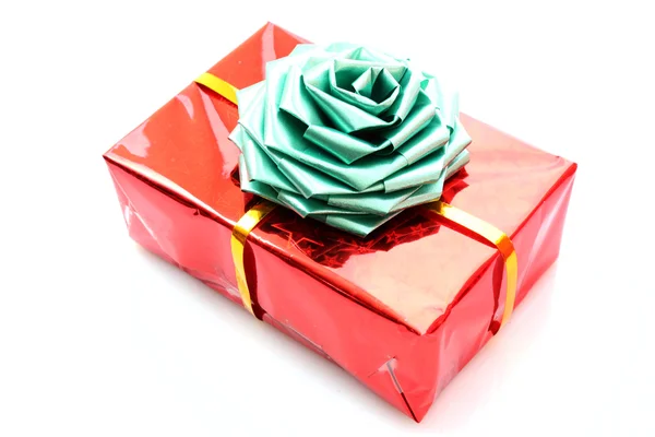 Червона різдвяна подарункова коробка — стокове фото