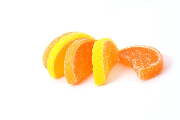 Мало нарезанных лимонных фруктовых желе на белом — стоковое фото