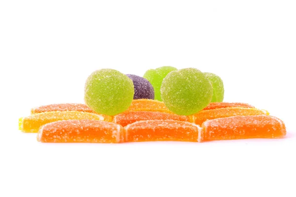 흰색 바탕에 색깔 과일 젤리 — 스톡 사진