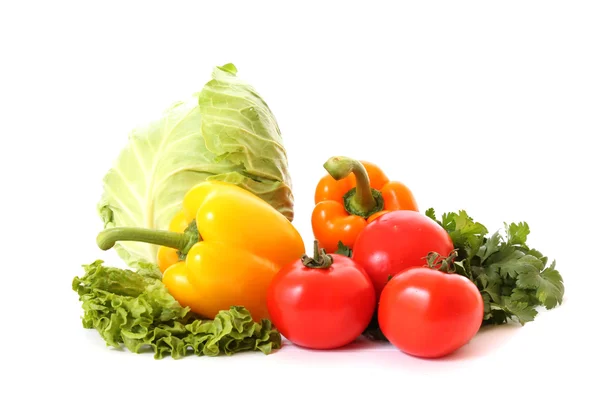 Différents légumes frais sur fond blanc — Photo