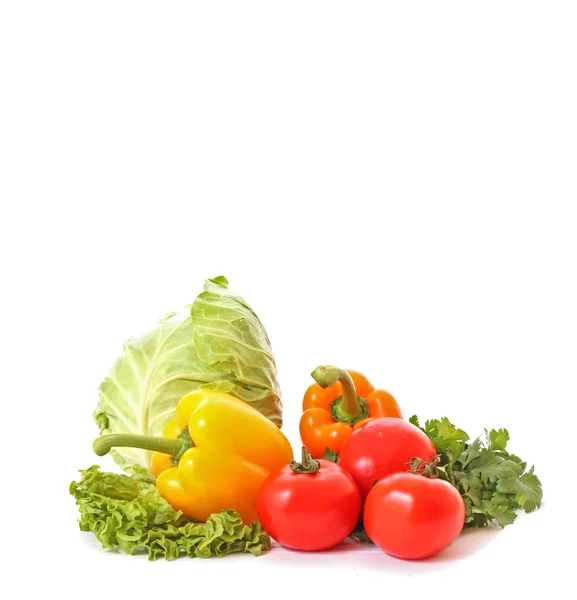 Różne świeże warzywa na białym tle — Zdjęcie stockowe