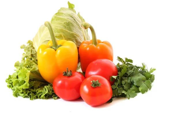 Reifes Gemüse auf weißem Hintergrund — Stockfoto