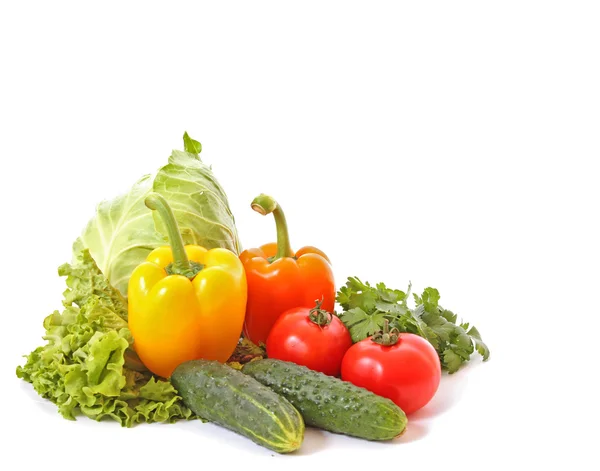 Různé Čerstvá zelenina na bílém pozadí — Stock fotografie
