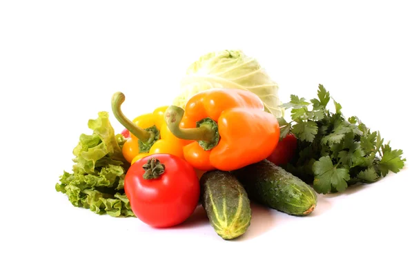 Різні свіжі овочі на білому тлі — стокове фото