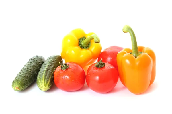 Verdure fresche su sfondo bianco. Concetto di dieta . — Foto Stock