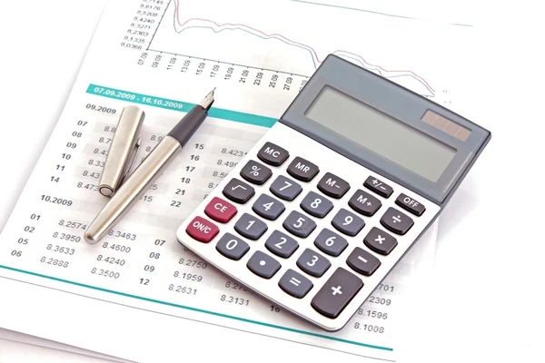 Calcular el dinero con la calculadora — Foto de Stock