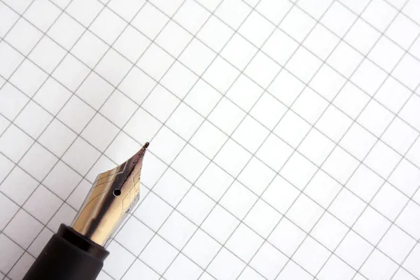 Írás a papiron toll — Stock Fotó