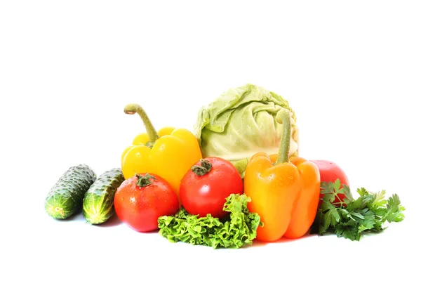 Diverse verdure fresche su sfondo bianco — Foto Stock