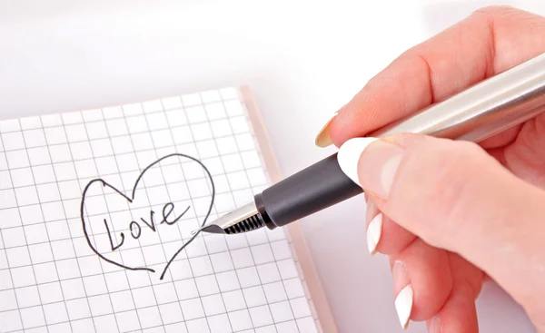 Mano con penna scrivere una lettera d'amore — Foto Stock
