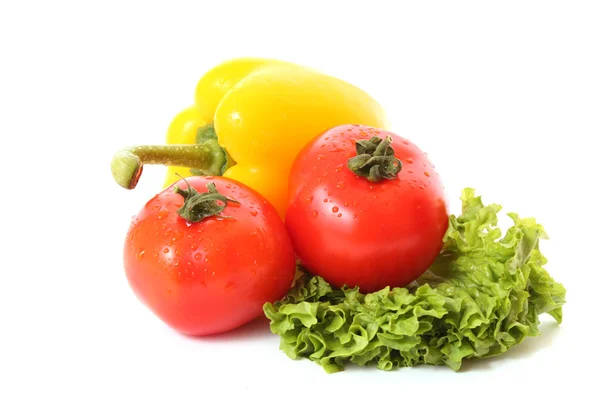 Φρέσκα λαχανικά σε άσπρο φόντο. διατροφή έννοια. — Φωτογραφία Αρχείου