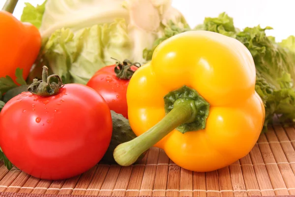 Gemüse isoliert auf weiß — Stockfoto