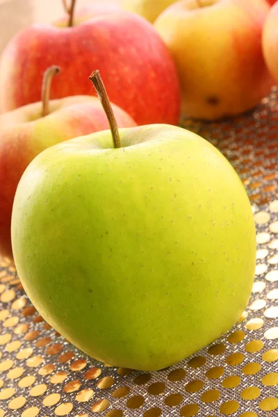 很多的颜色熟透的苹果 — 图库照片