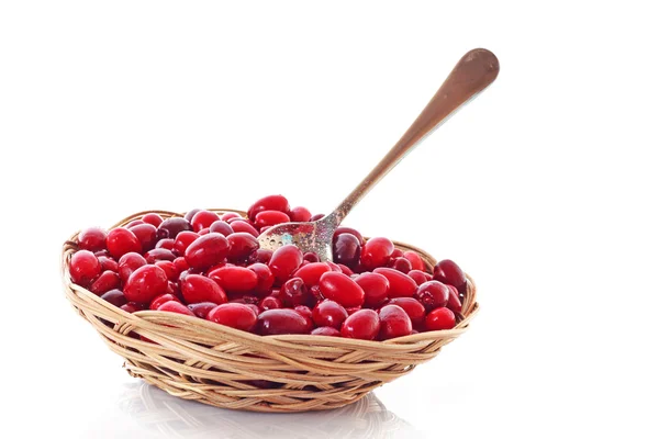 Colher em cranberries na placa isolada em branco — Fotografia de Stock