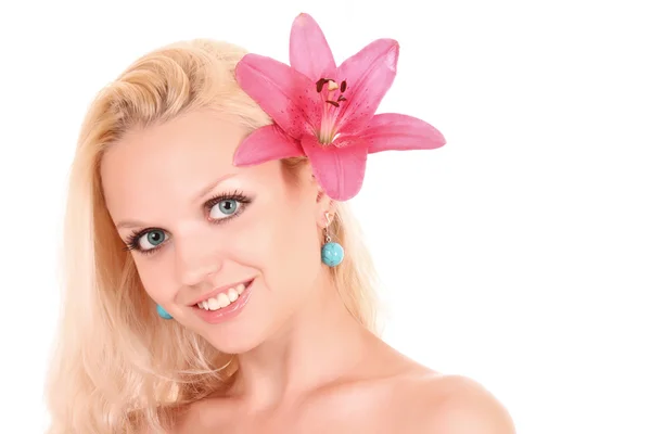 Krásná mladá žena s pink lily květina. izolované na bílém b — Stock fotografie