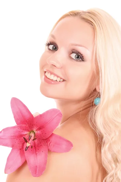 Bella giovane donna con fiore di giglio rosa. Isolato su bianco b — Foto Stock