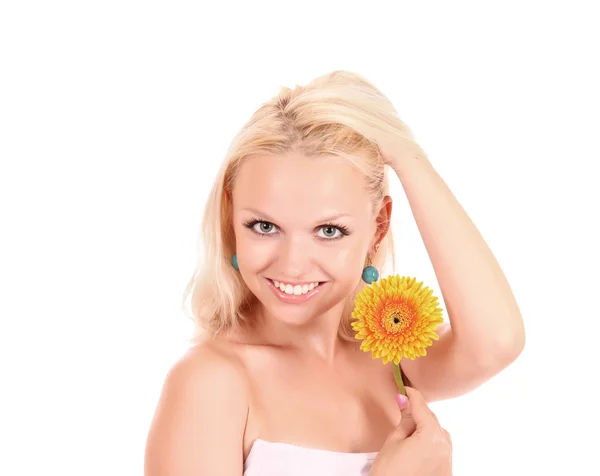 Όμορφη νεαρή γυναίκα με το κίτρινο λουλούδι. απομονώνονται σε λευκό πίσω — Φωτογραφία Αρχείου