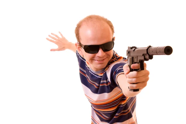 Молодой человек, нацеленный с пистолетом изолирован — стоковое фото