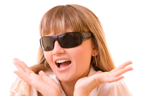 Mooie gelukkig jonge vrouw met zonnebril — Stockfoto