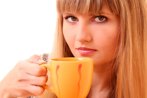 Ung kvinna med en kopp kaffe — Stockfoto