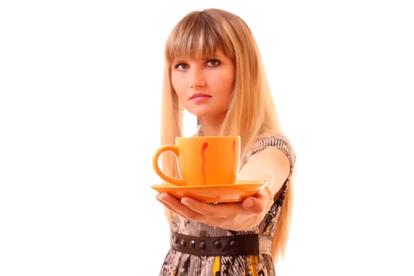 Mladá žena s šálkem kávy — Stock fotografie