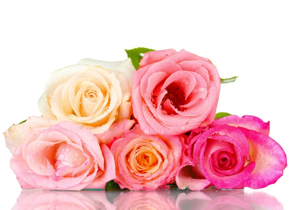 Bouquet di belle rose isolate su bianco — Foto Stock