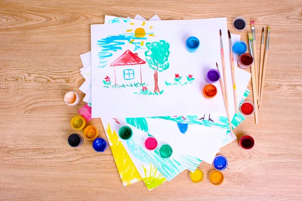 Children's drawings and paint — Stock Photo, Image