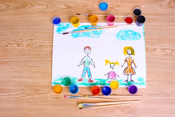 Barnens teckningar och måla på trä bakgrund — Stockfoto