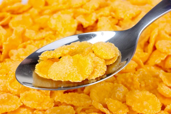 Leckere Cornflakes im Löffel — Stockfoto