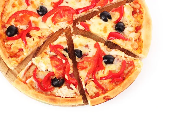 Пицца с оливками и помидорами крупным планом — стоковое фото