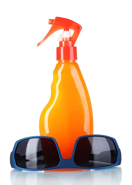 Sunblock in bottle and sunglasses — Stock Photo, Image