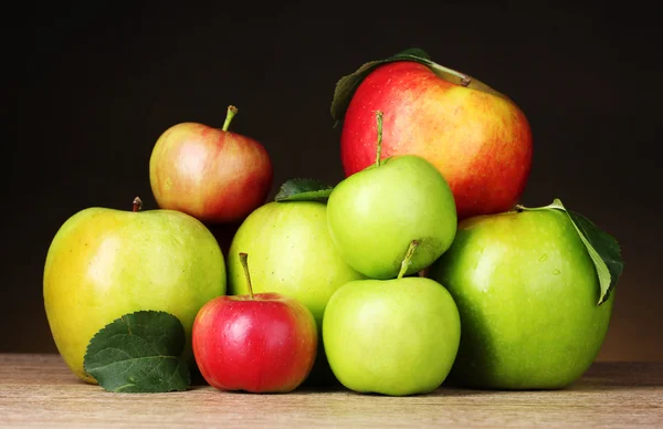 Muitas maçãs orgânicas frescas — Fotografia de Stock