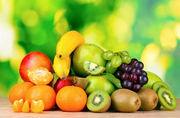 Kypsät mehukkaat hedelmät — kuvapankkivalokuva