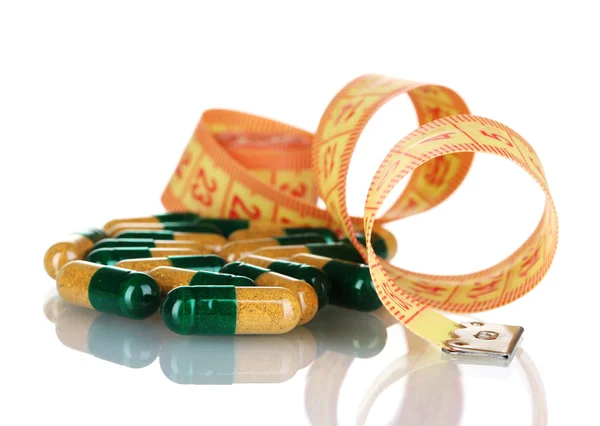 Диетические таблетки и измерительная лента — стоковое фото