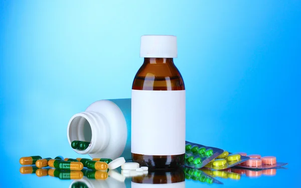 Medical bottles and pills — Stock Photo, Image