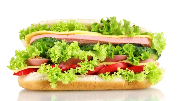 Delicioso sanduíche isolado em branco — Fotografia de Stock