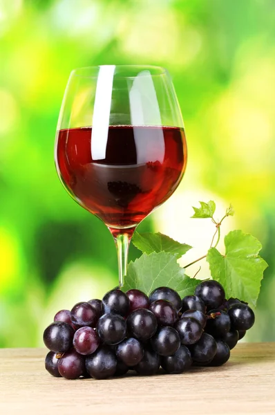 Ripe grapes and glass of wine — Stock Photo, Image