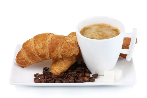 Kopp kaffe, kaffebönor och croissanter — Stockfoto