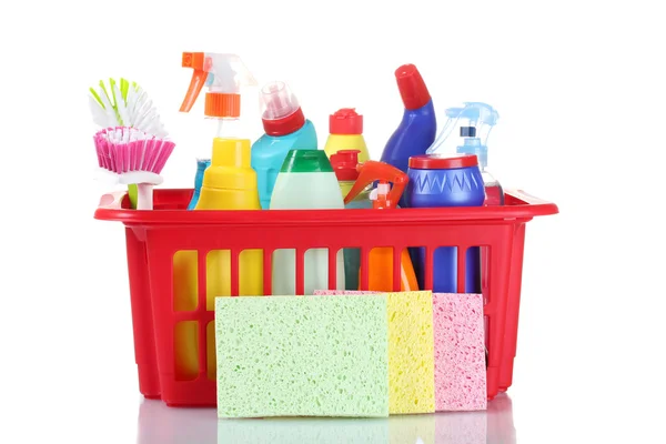 Caixa cheia de suprimentos de limpeza — Fotografia de Stock