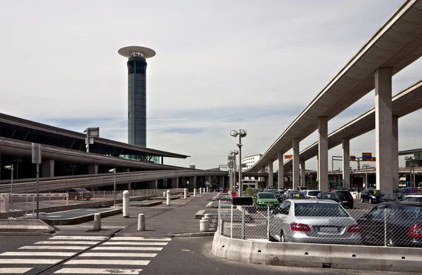 Башня в аэропорту Шарля де Голля — стоковое фото