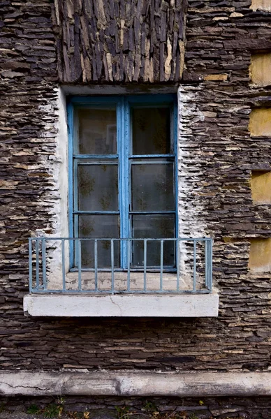 Вікно на старій будівлі — стокове фото