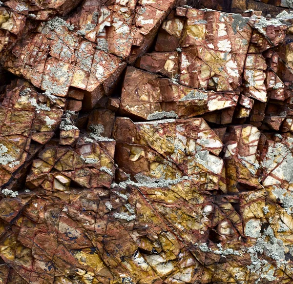 裂隙的岩体 — 图库照片