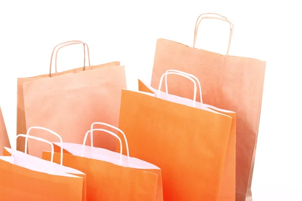 Einkaufen orange Geschenktüten isoliert — Stockfoto